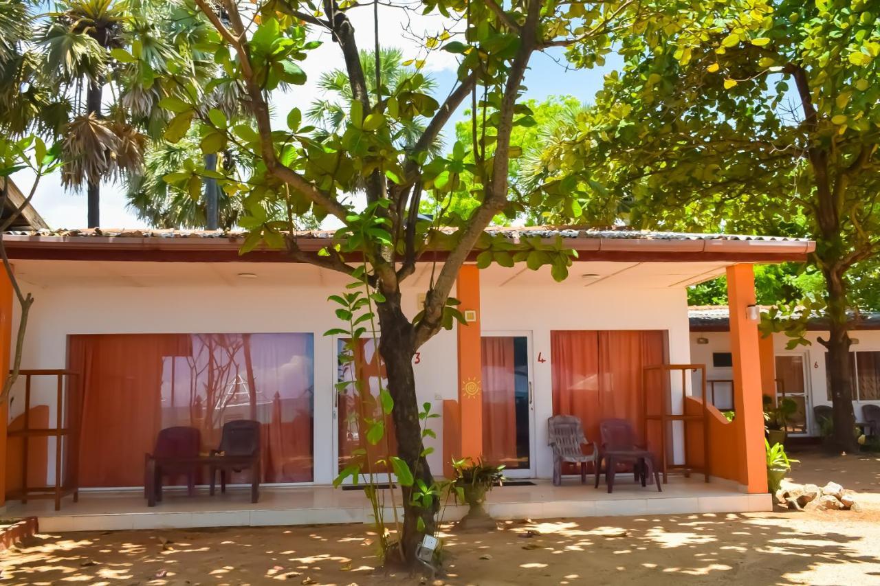 Golden Beach Cottages ตรินโคมาลี ภายนอก รูปภาพ