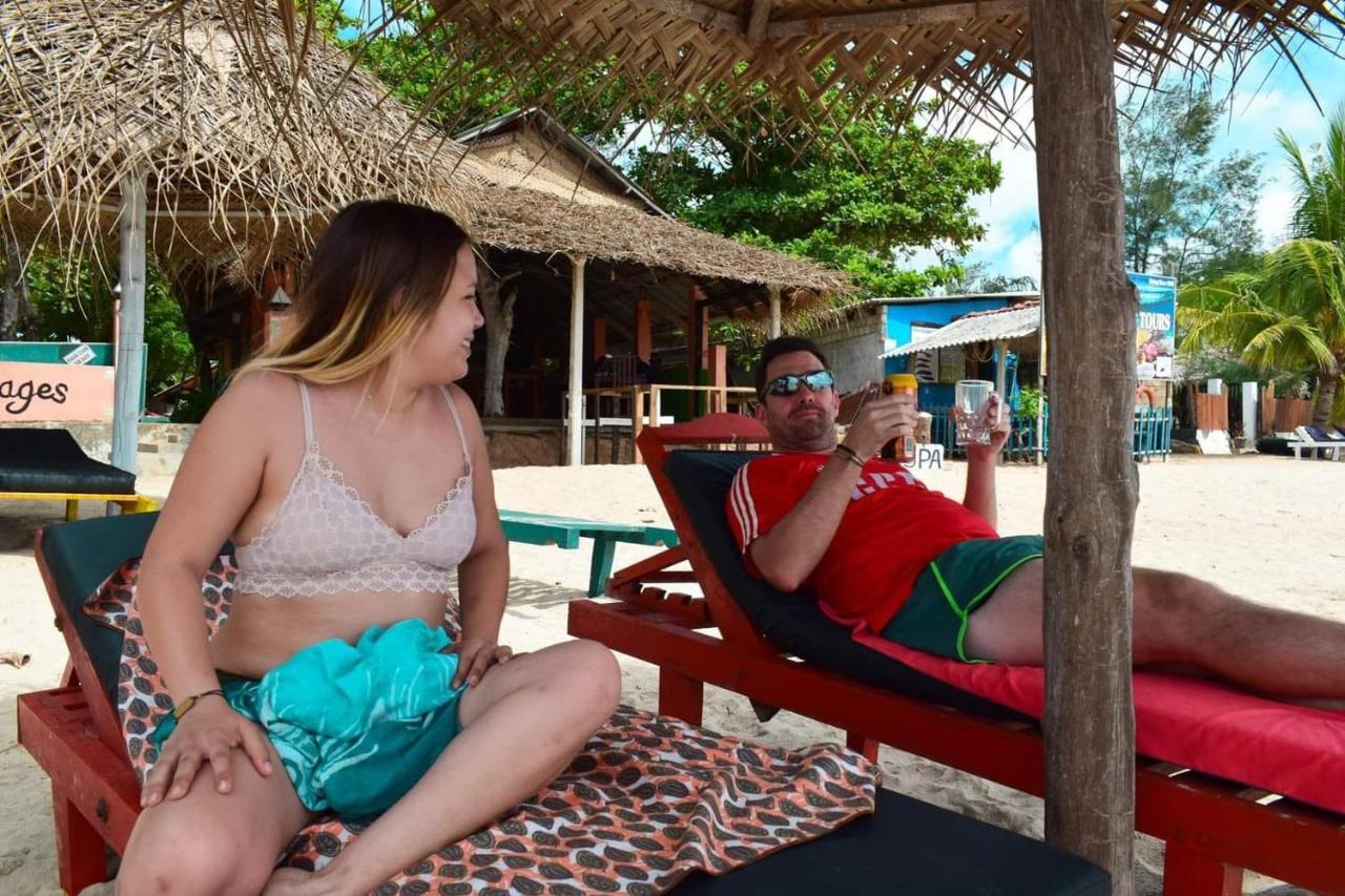 Golden Beach Cottages ตรินโคมาลี ภายนอก รูปภาพ
