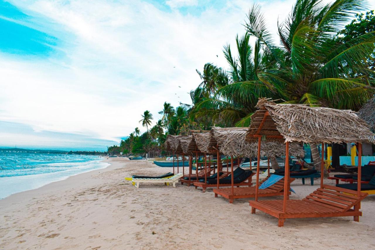 Golden Beach Cottages ตรินโคมาลี ภายนอก รูปภาพ