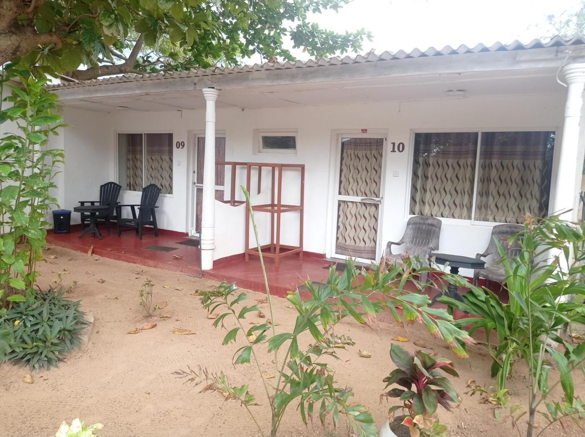Golden Beach Cottages ตรินโคมาลี ภายนอก รูปภาพ
