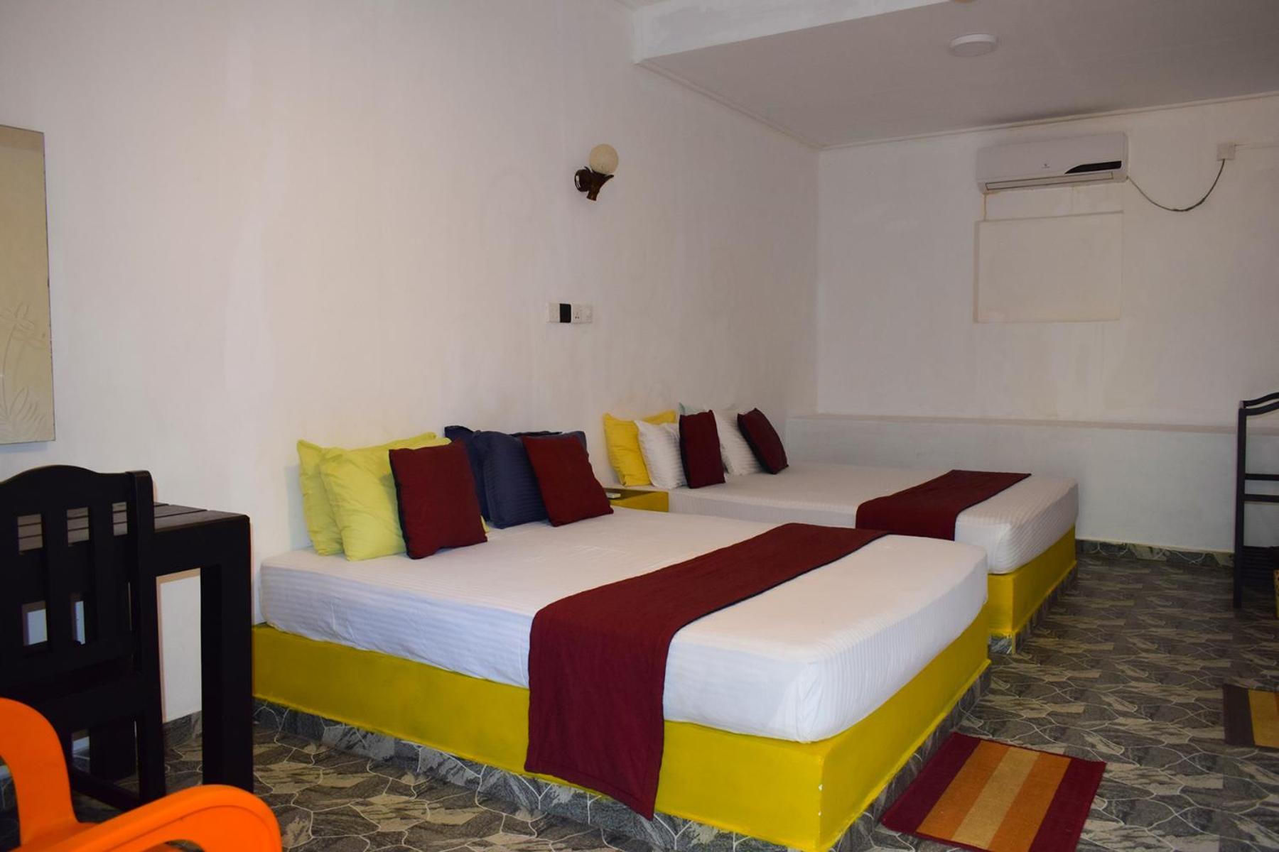 Golden Beach Cottages ตรินโคมาลี ภายนอก รูปภาพ