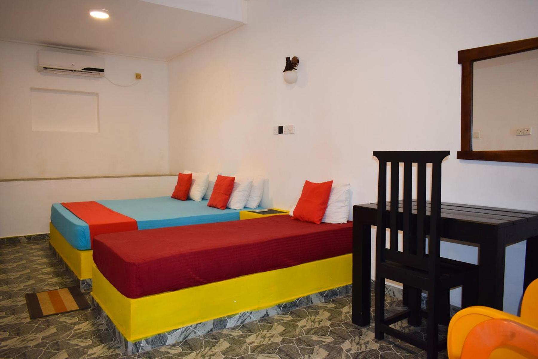 Golden Beach Cottages ตรินโคมาลี ภายนอก รูปภาพ