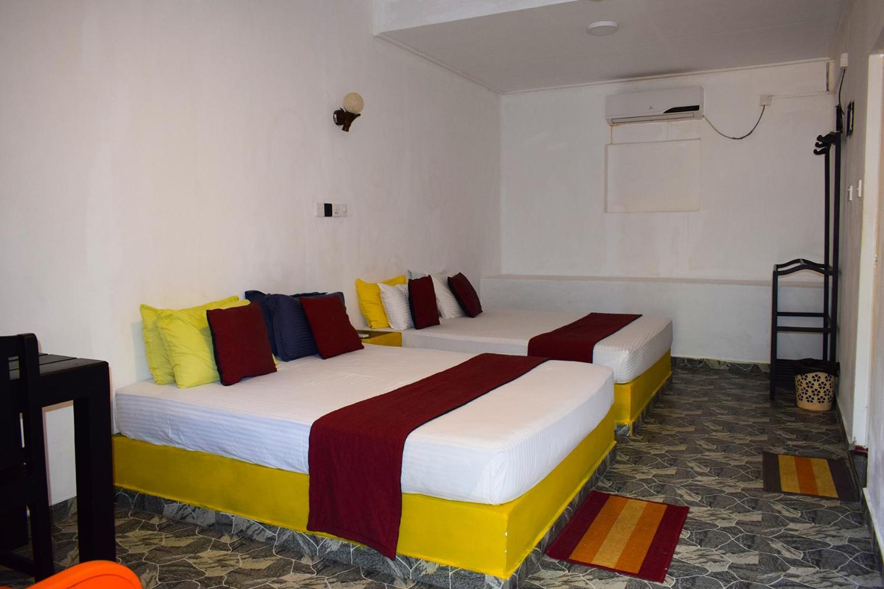 Golden Beach Cottages ตรินโคมาลี ภายนอก รูปภาพ