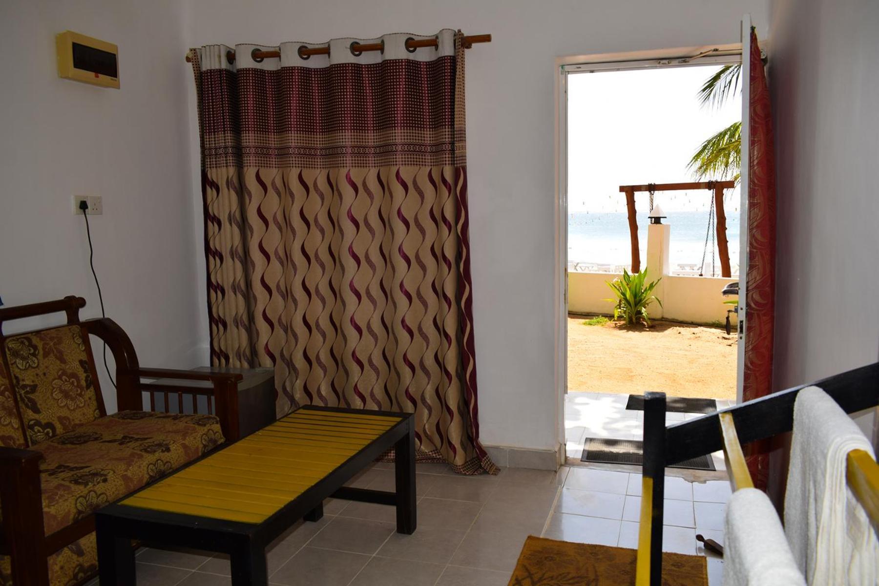 Golden Beach Cottages ตรินโคมาลี ภายนอก รูปภาพ
