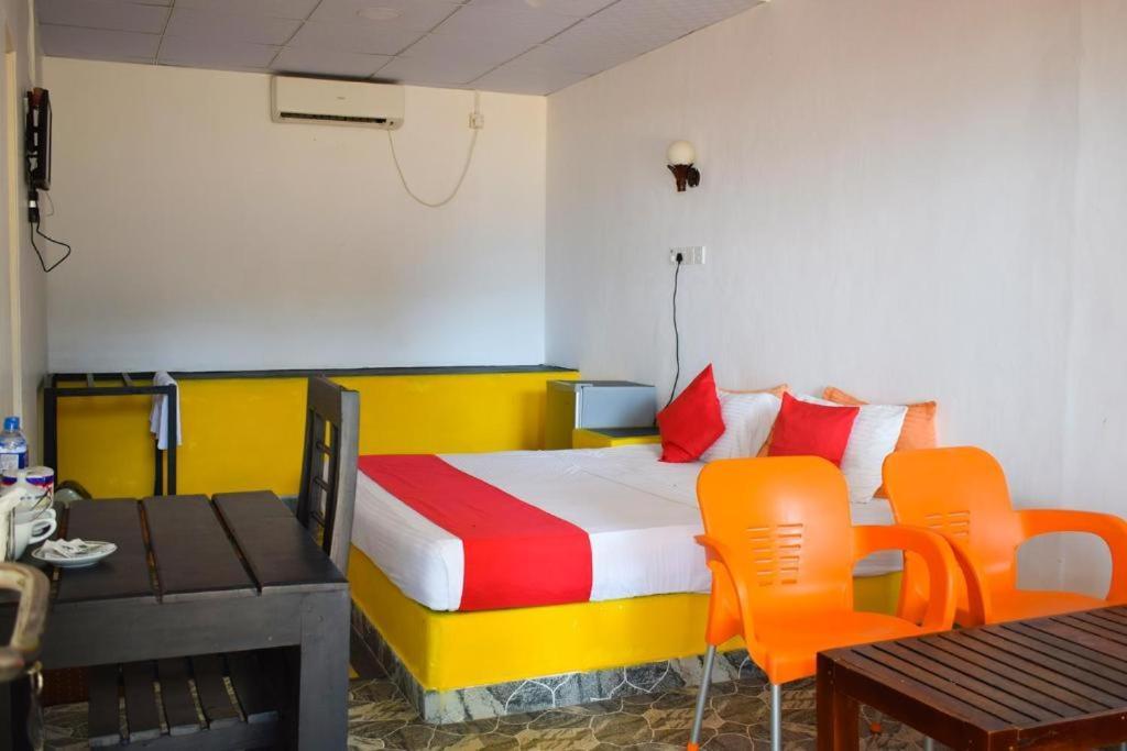 Golden Beach Cottages ตรินโคมาลี ภายนอก รูปภาพ